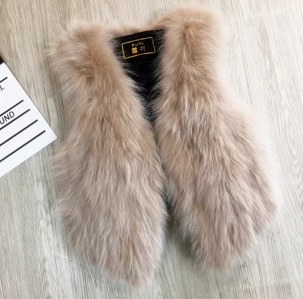 Women's Short Real Fur Autumn Winter Gilet Fox Fur Vest Waistcoats Sleeveless - Image 3 of 4