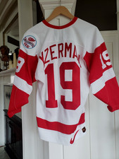 NO TARIFFS! Authentic 1997-98Cup Detroit Red Wings Steve Yzermam Nike Jersey  52