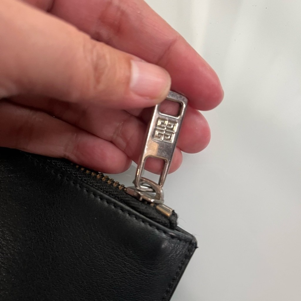 GIVENCHY BLACK LEATHER POUCH - image 6