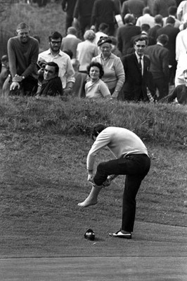 Britain's Tony Jacklin takes time out put a plaster foot at on- 1969 Old Photo
