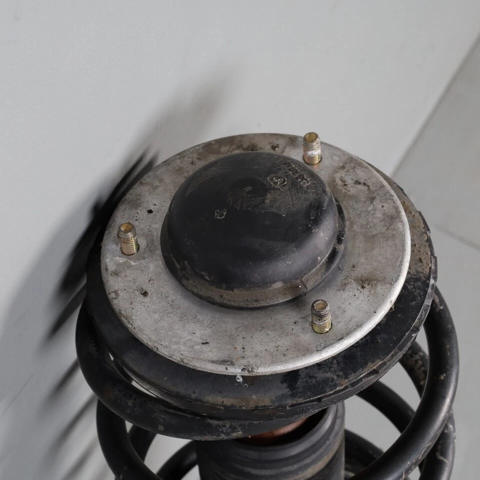 1994-1997 BMW 840i 850i E31 Right Front Spindle Knuckle Hub 31311140008 OEM Used - Image 3 of 4