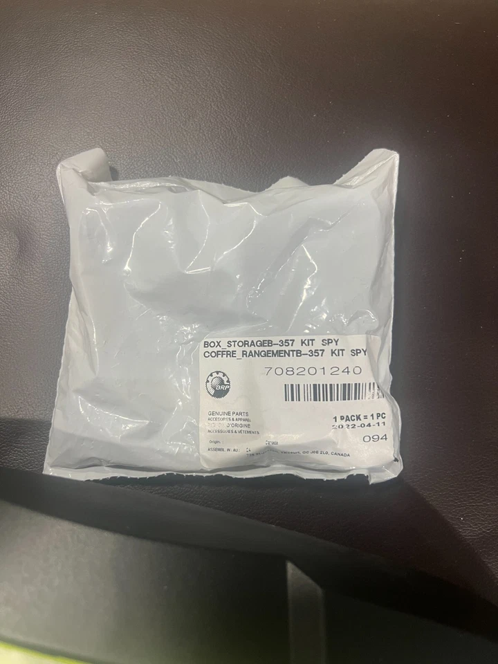 Cubierta de caja de almacenamiento de asiento de pasajero Can-Am Spyder F3S 708201240 AMARILLO Foto 3 de 4