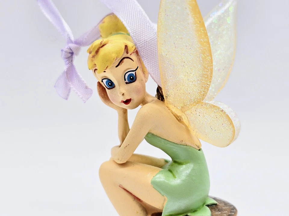 Raro adorno de árbol de Navidad Tinkerbell sentado en carrete de hilo de la tienda Disney Foto 2 de 4
