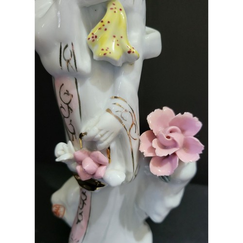 Vintage Porcelain Japanese Geisha Girl Figurine Applied Pink Flowers Signed 9.5" - Picture 7 of 13