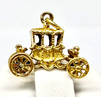 Vintage 3-D 18k Solid Yellow Gold English Royal Cinderells Carriage Articulated