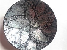 Seltene handgearbeitete Perlmuttschale, rund, Mosaik aus Muscheln, 12 x 3,5 cm