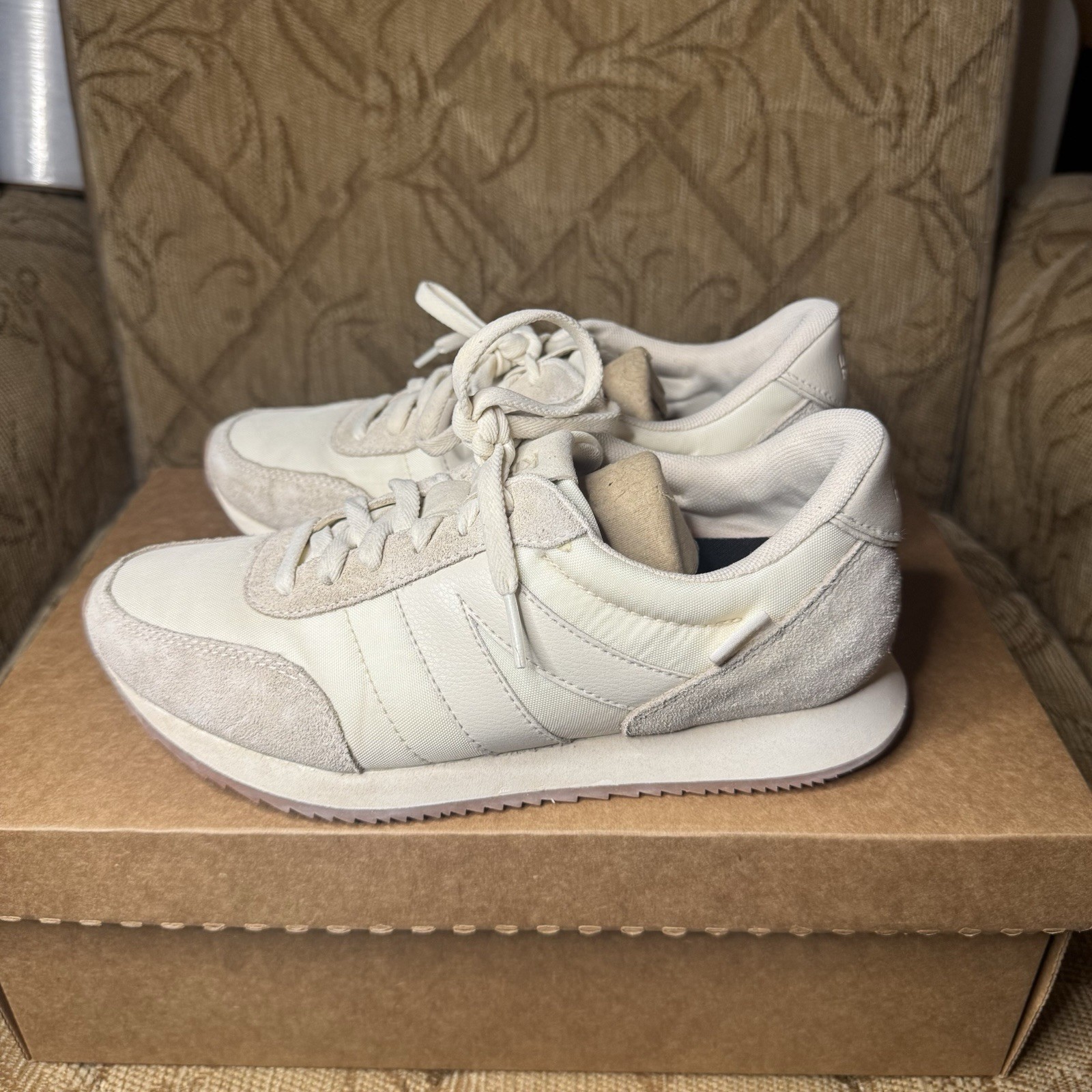 Kizik Milan Slip On Bone Suede Hands Free Sneakers Womens Size 7 EUC