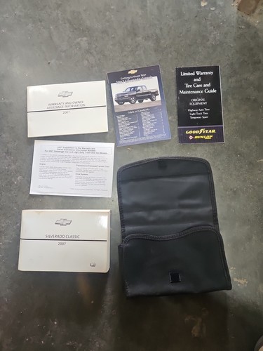 2007 Silverado Classic Owner's Manual Users Guide Booklet Portfolio w/ Case OEM - Picture 5 of 5