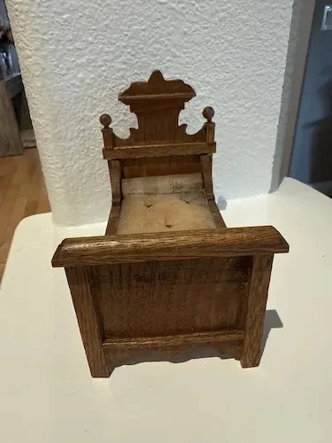 古董德国微型娃娃屋原木床 — 第 2/3 张图片