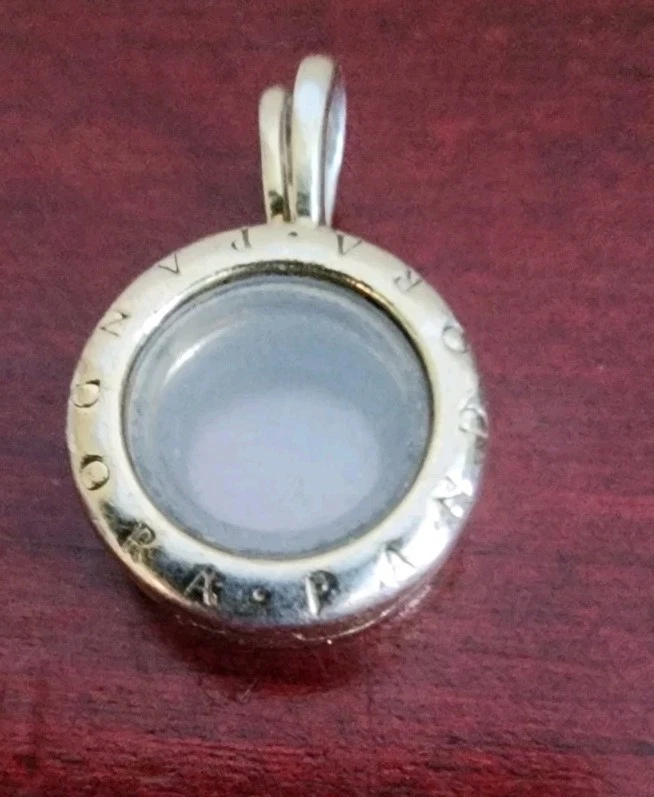  PANDORA 镀金 T1 S ALE 925 纯银 ONYX HALO 蜜蜂圆形吊坠 — 第 3/4 张图片