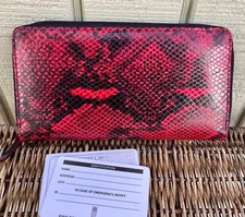 ILI New York New Zip Clutch Wallet Red Black Python Print Leather