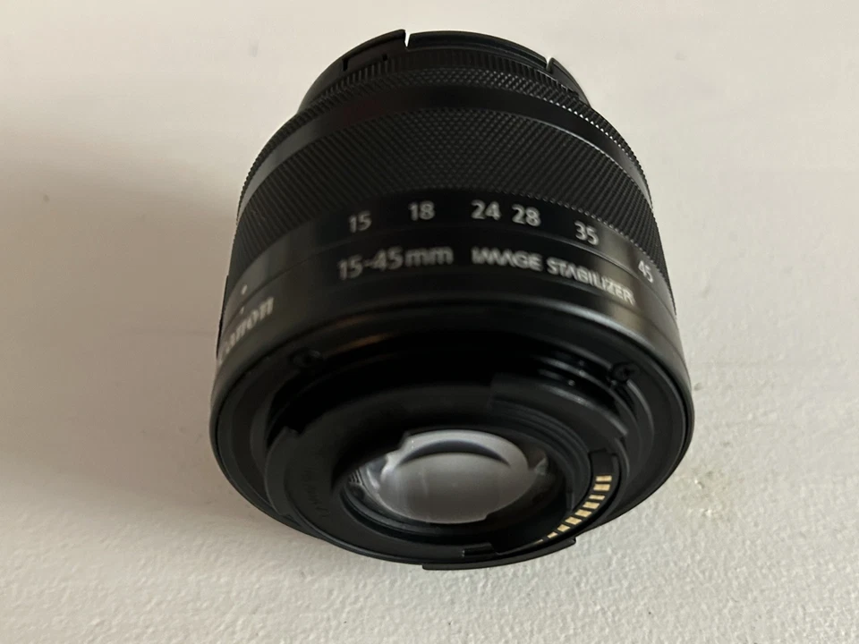 Lente zoom estándar Canon EF-M 15-45 mm f/3,5-6,3 IS STM con filtro UV Kenko Foto 4 de 4