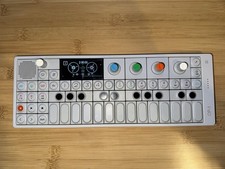 Teenage Engineering OP-1 Synthesizer mit Case