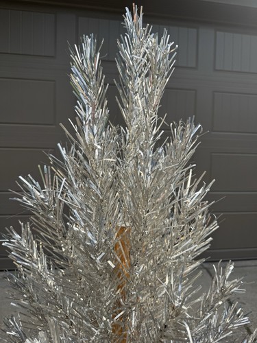 Evergleam 4ft Stainless Aluminum Christmas Tree Deluxe 58 branch & Original Box - Picture 4 of 14