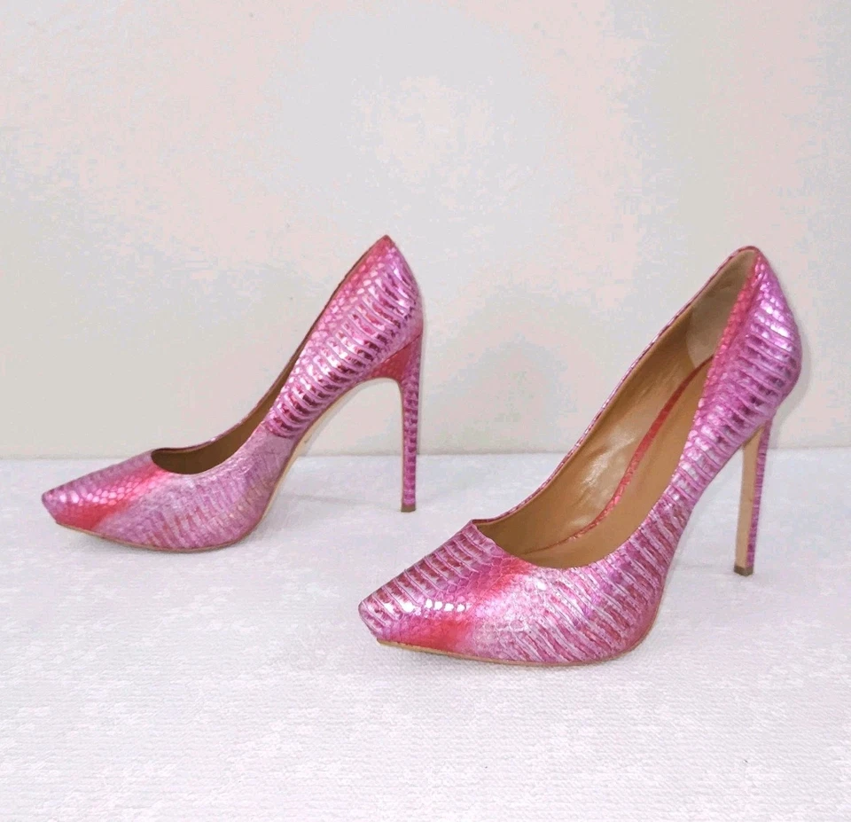 Salto agulha feminino Rachel Roy Gardner plataforma 9,5 rosa vermelho pele de cobra - Imagem 2 de 4
