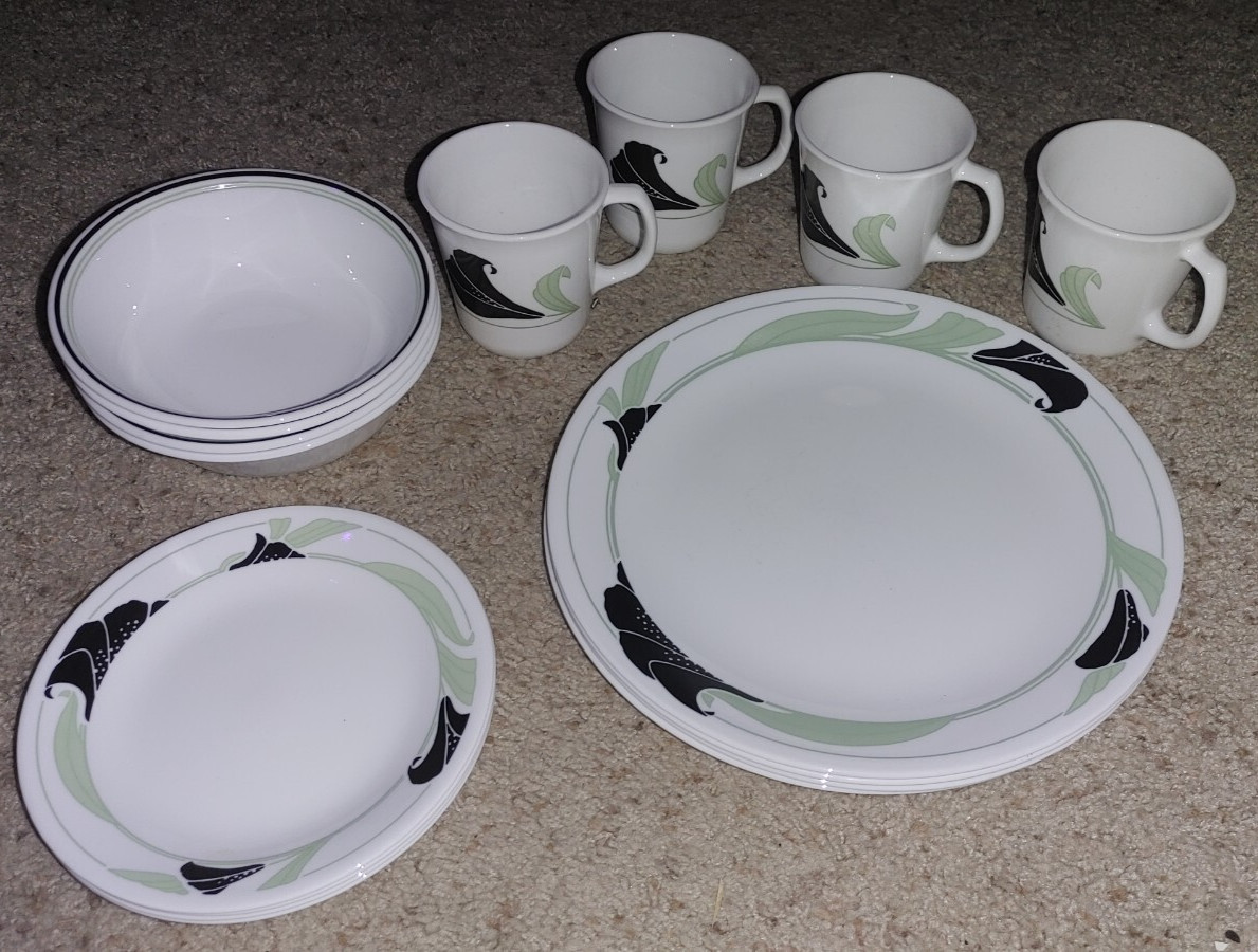 Vintage Corelle Black Orchid Dinnerware Service for 4 People