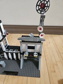 LEGO&reg; World City 7035 Police HQ 99% Complete PLEASE READ!