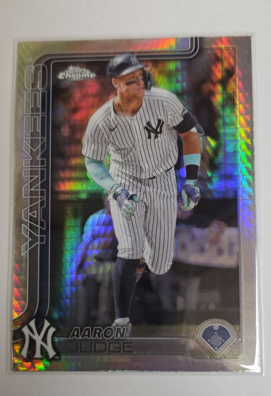 2025 Topps Chrome - Aaron Judge #99 Prism Refractor