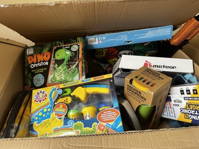 Komplettes Konvolut Kiste mit tollen Kinderspielzeug ungeöffnet plus Kunstset, Knete, Wasserbecher