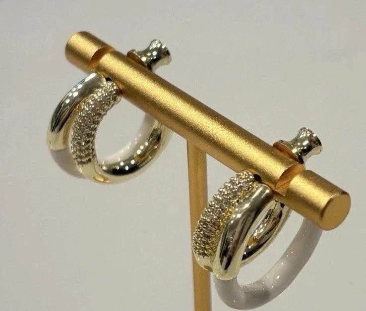 Argolas de esmalte e ouro Melinda Maria argolas duplas com pavê - Imagem 2 de 4