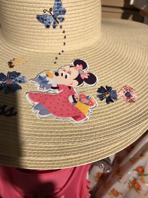 Disney Epcot 2021 Flower and Garden Festival Minnie Mouse  display picture 3
