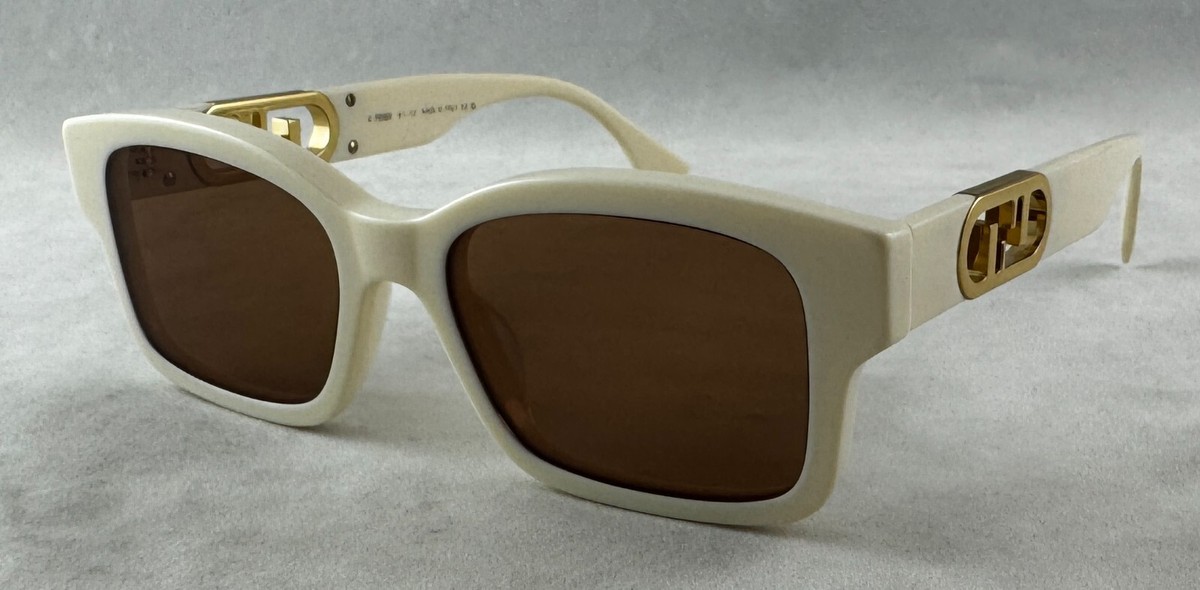 Fendi FE40050i Sunglasses FE40050I 01V Black / Grey main image 2