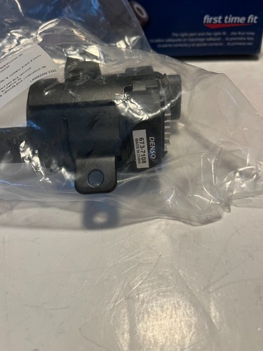 Denso Coil Near Plug 673-7108 for 1999-2007 General Motors Truck/SUV V8 - Picture 2 of 4