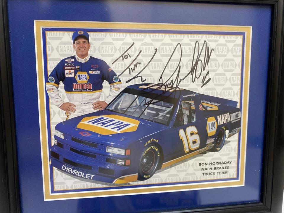 Camión de carreras Chevy #16 Ron Hornaday Jr Napa 1:24 y póster firmado edición limitada Foto 3 de 4