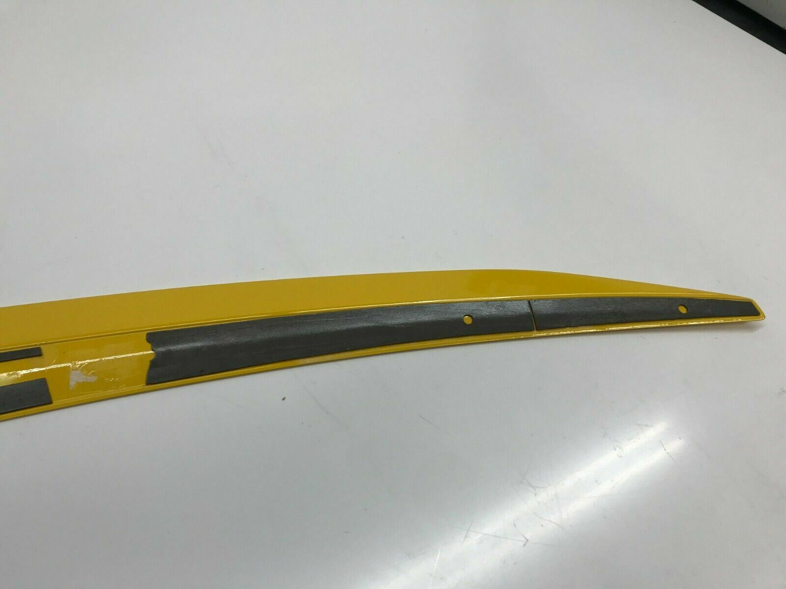 LAMBORGHINI URUS REAR WING SPOILER YELLOW OEM 4ML827950