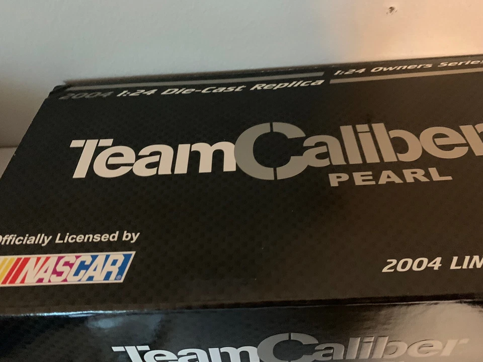 Daytona 500 Pearl Disney Goofy Mickey Team Caliber DIE-CAST 1:24 NASCAR 04 Car - Image 4 of 4