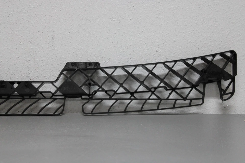 2012 2013 2014 2015 VOLKSWAGEN PASSAT FRONT CENTER GRILLE Foto 2 de 4