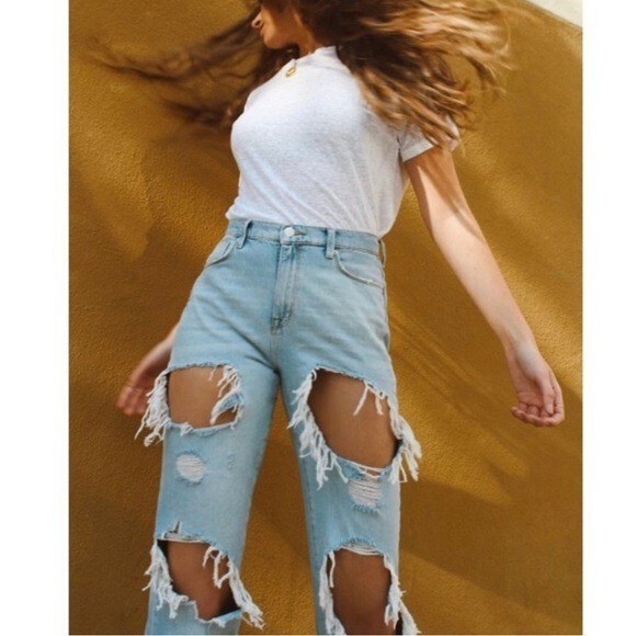 BDG Urban Outfitters Womens Sz 27 High Rise Mom Jeans Distressed Light Wash