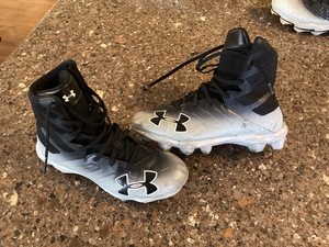 Under Armour Highlight Lacrosse / Football Cleats Youth size 5.5Y Black / White