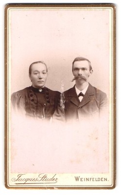 Fotografie Jacques Studer, Weinfelden, Ehepaar in feiner Kleidung 