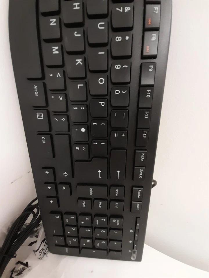Lenovo Model No- LXH-EKB- 10YA Ultra Slim Wired Querty Keyboard USB for PC g10 - Image 3 of 4