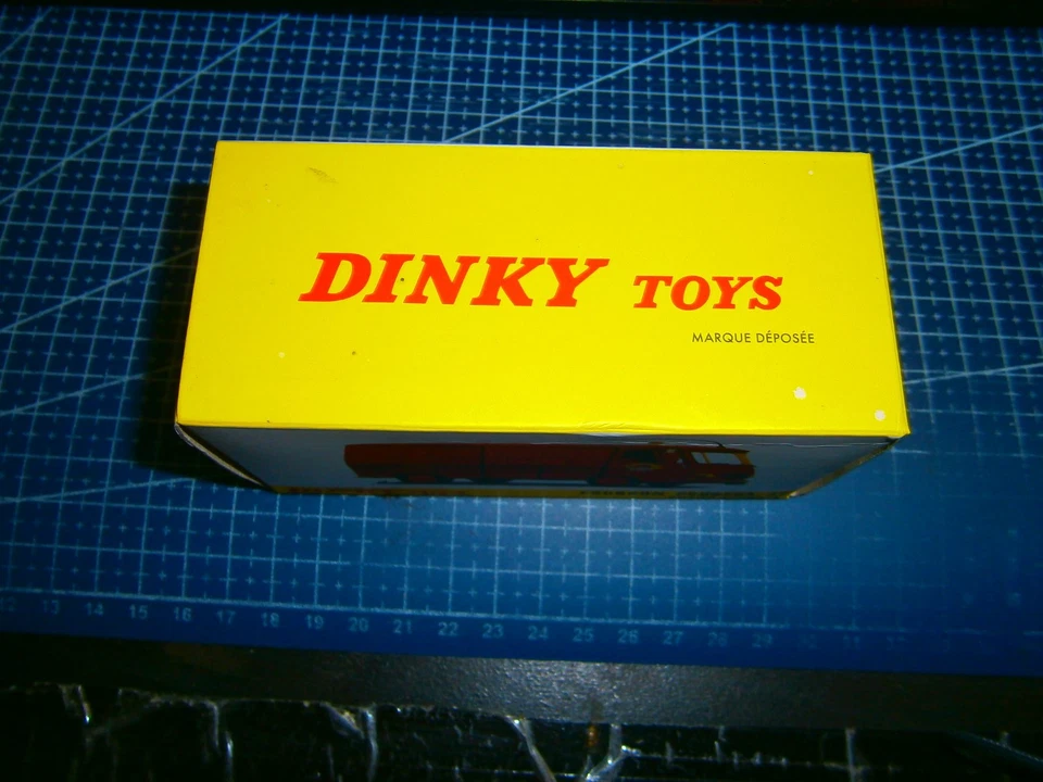 DINKY TOYS BOITE VIDE FOURGON PEUGEOT J7 ROUGE NO 570P - Photo 2/2