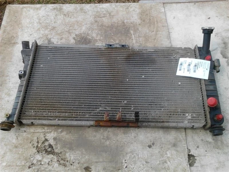 Radiador compatible con 98-01 LUMINA CAR 110710 Foto 3 de 4