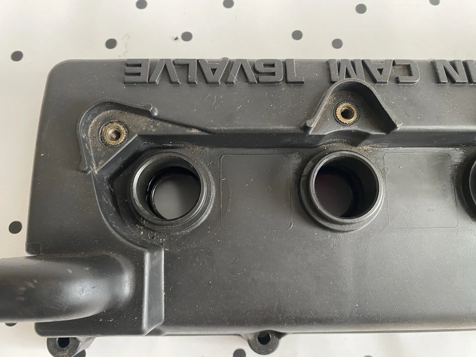 Cubierta de válvula de motor OEM 2000-2002 Nissan Sentra XE 1.8 13264 4Z011 Foto 3 de 4