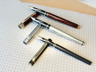 ¡3 HERMOSAS PLUMAS ESTILOGRÁFICAS SHEAFFER TARGA!!