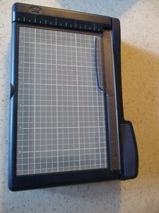 CREATIVE MEMORIES PERSONAL TRIMMER, PAPER CUTTER, 7" BLADE, WITH TRIMMER DRAWER