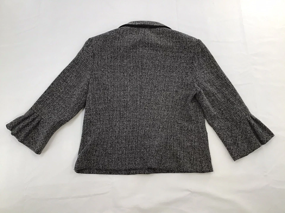 Chaqueta Blazer R&M Richards Para Mujer Manga 3/4 Abotonada Negra Blanca Recortada 6P Foto 3 de 4