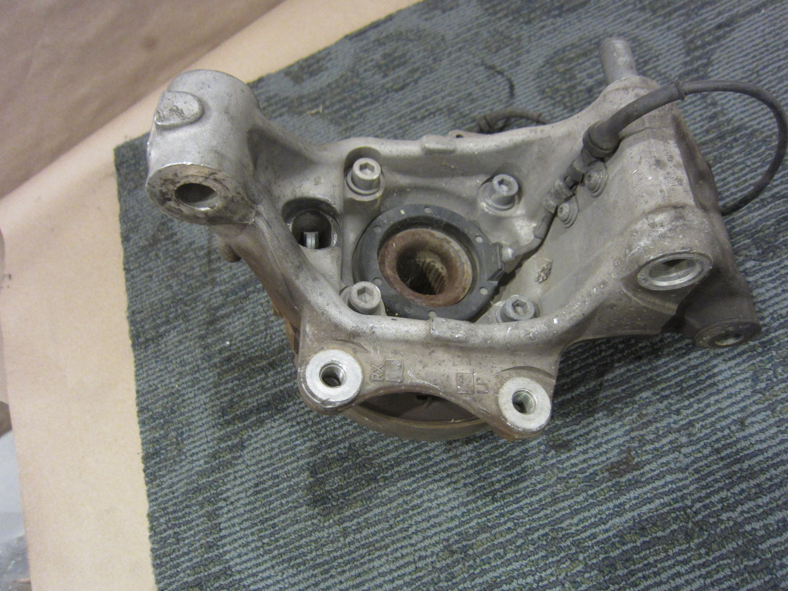 Maserati 4200 Coupe Spyder - LH Rear Wheel Hub Holder W/Bearing - P/N 183590