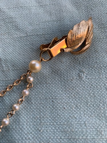 Vintage Costume Jewelry Gold Cape Leaf Pearl Clips Lord of the Rings Similar 8" - Picture 7 of 14