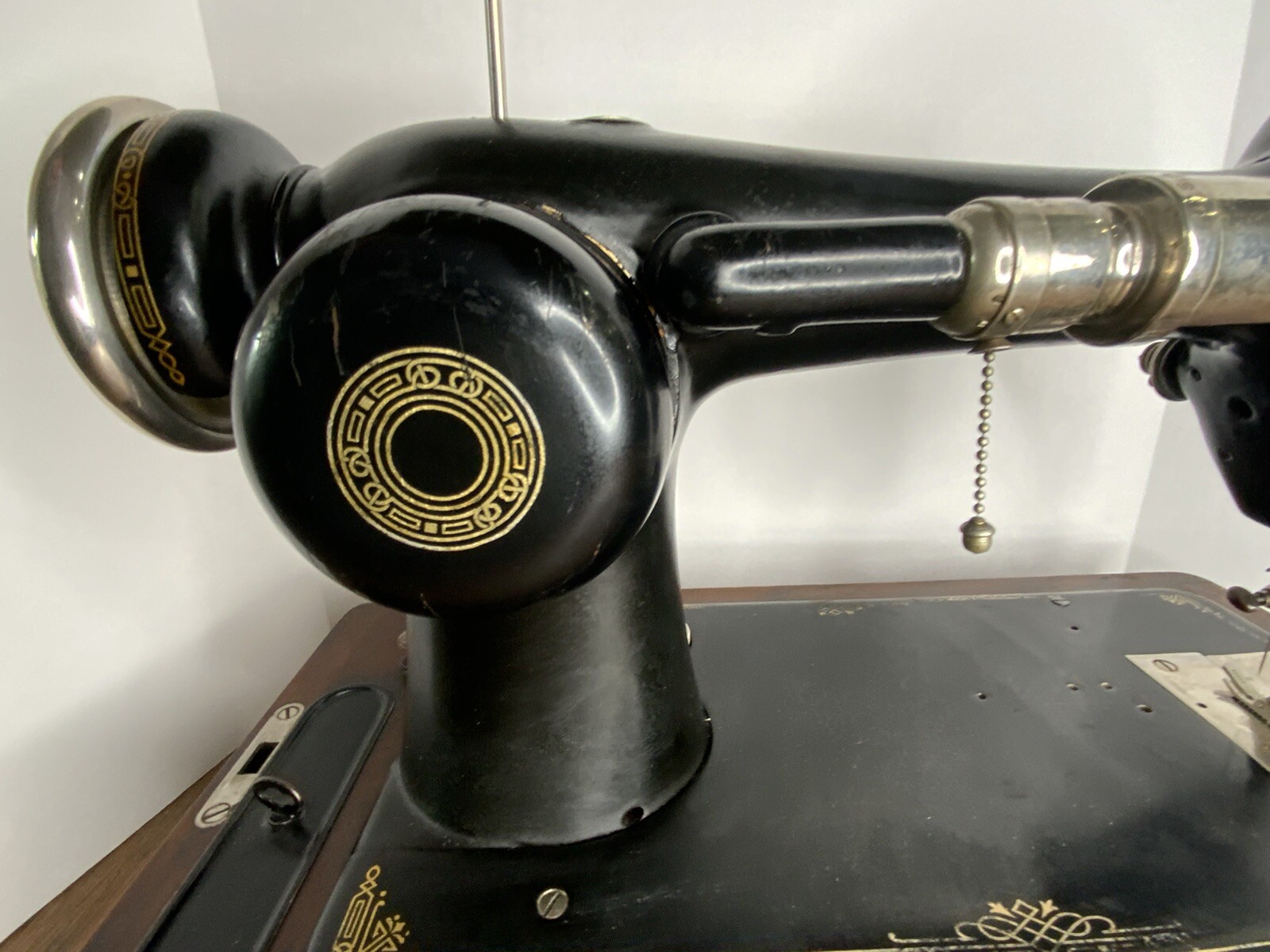 Vintage Antique Singer Black Gold Knee Lift Sewing Machine Wooden