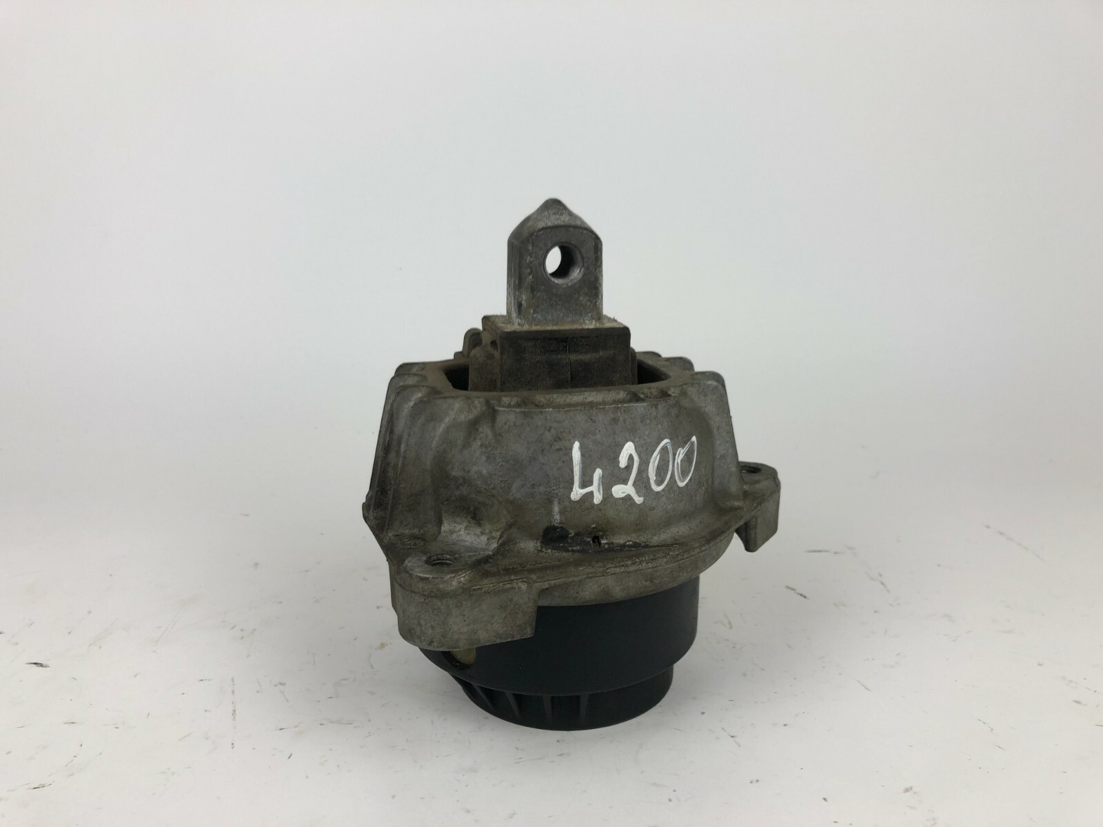 BMW 5 7 Series F07 F10 F11 F01 F02 N63 Right Side Engine Mount Bracket