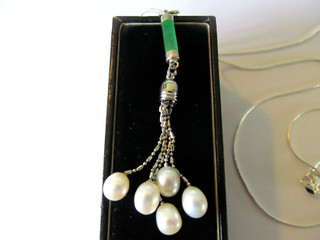 NEW FIVE REAL OVAL PEARL BEADS GREEN JADE BARREL PENDANT STERLING SILVERNECKLACE