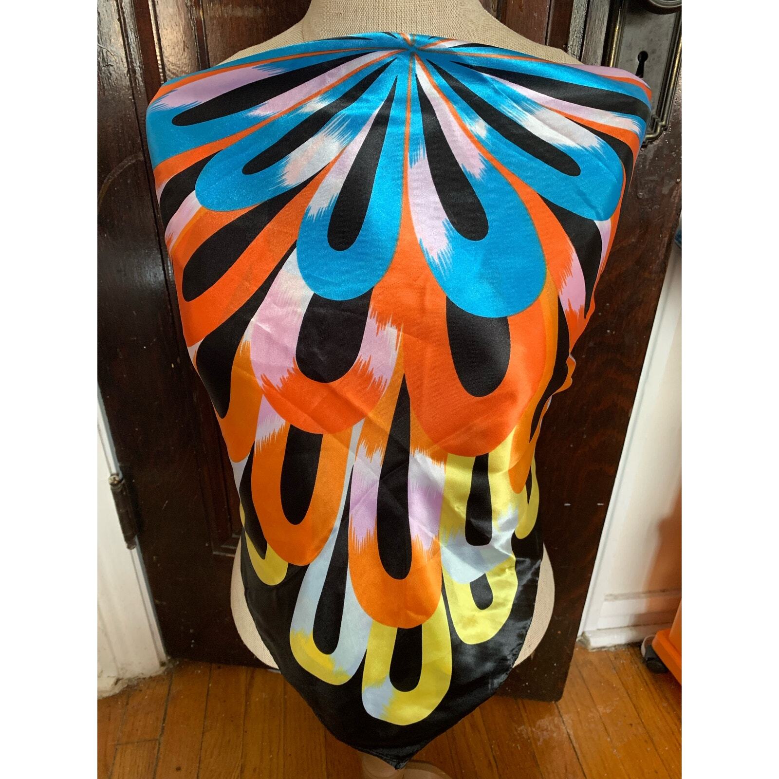 Psychedelic circular pattern satin MOSI scarf mul… - image 8