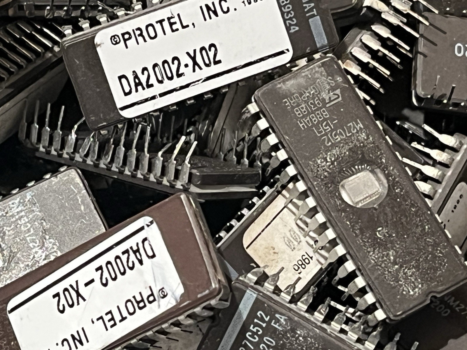 SCRAP CERAMIC IC CHIPS EPROMS FOR PRECIOUS METALS RECOVERY 5 POUND LOTS