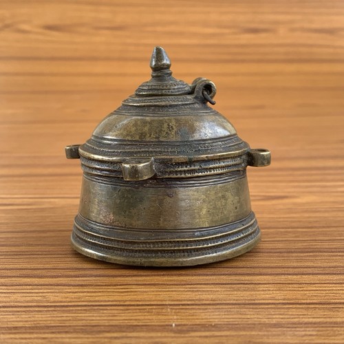 18th C old or antique Engraved Brass Ink Well Pot decorative Shape early - 第 1/8 張圖片