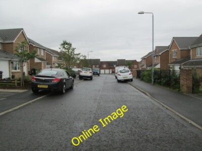 Photo 6x4 Hawthorn Way - looking towards Cobblestone Drive Queensbury/SE c2014